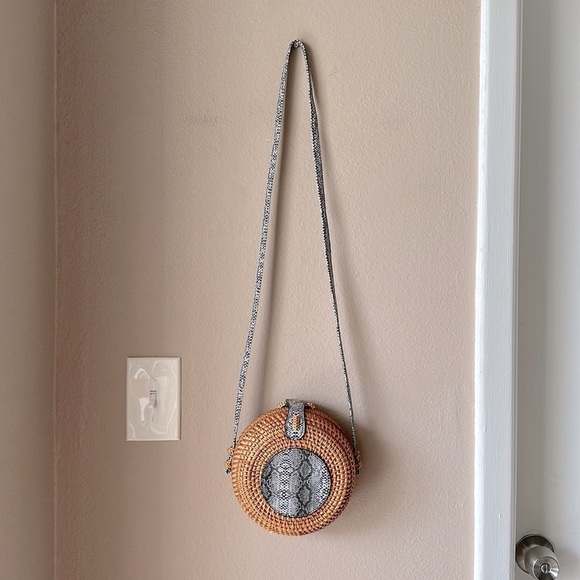 Woven Round Crossbody Snake Detail Bag - Picture 2 of 7